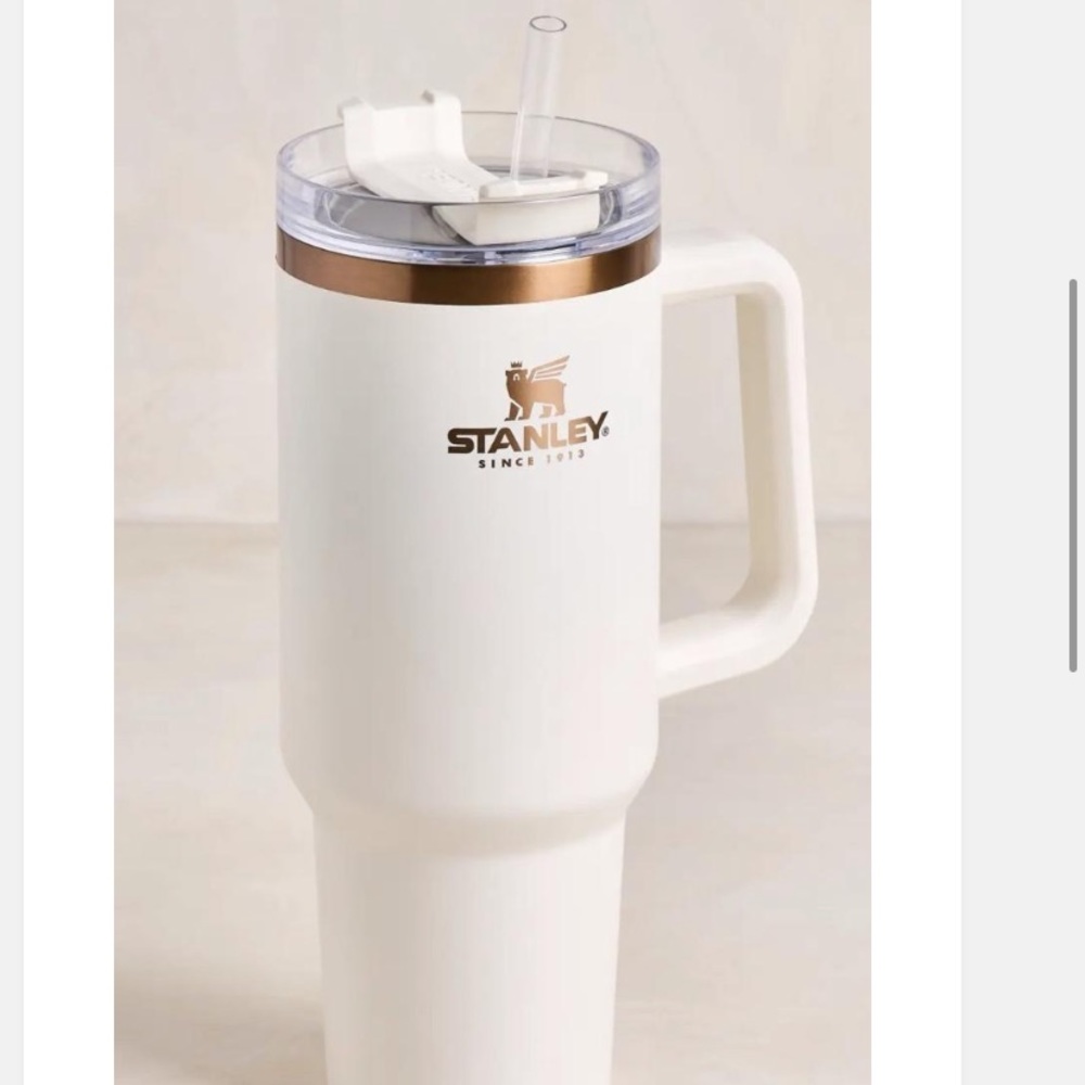 BRAND NEW - Magnolia Stanley 40oz Adventure Quencher Cream & Copper